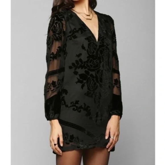 Urban Outfitters | Staring at Stars Chiffon Velvet Dress - Picture 4 of 4